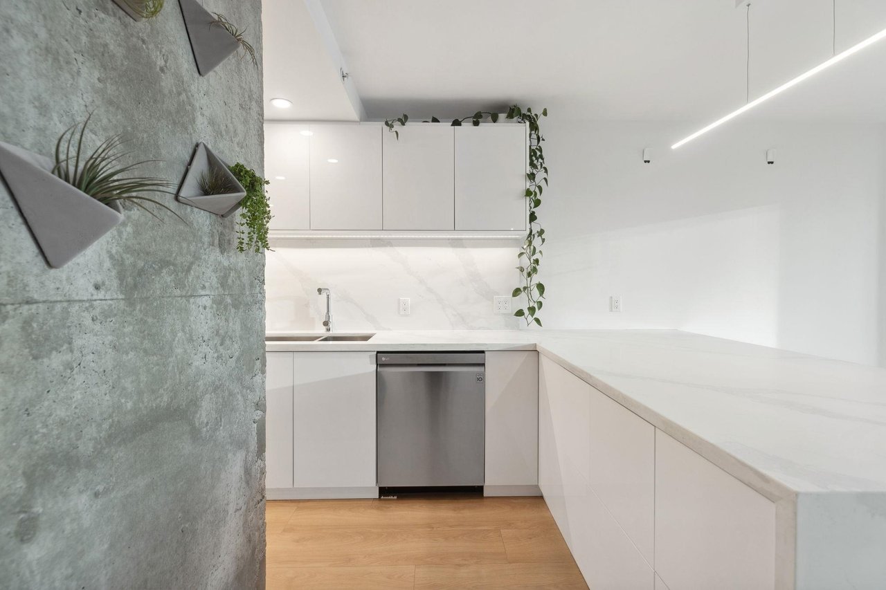 2204-1238 Melville Street, Vancouver