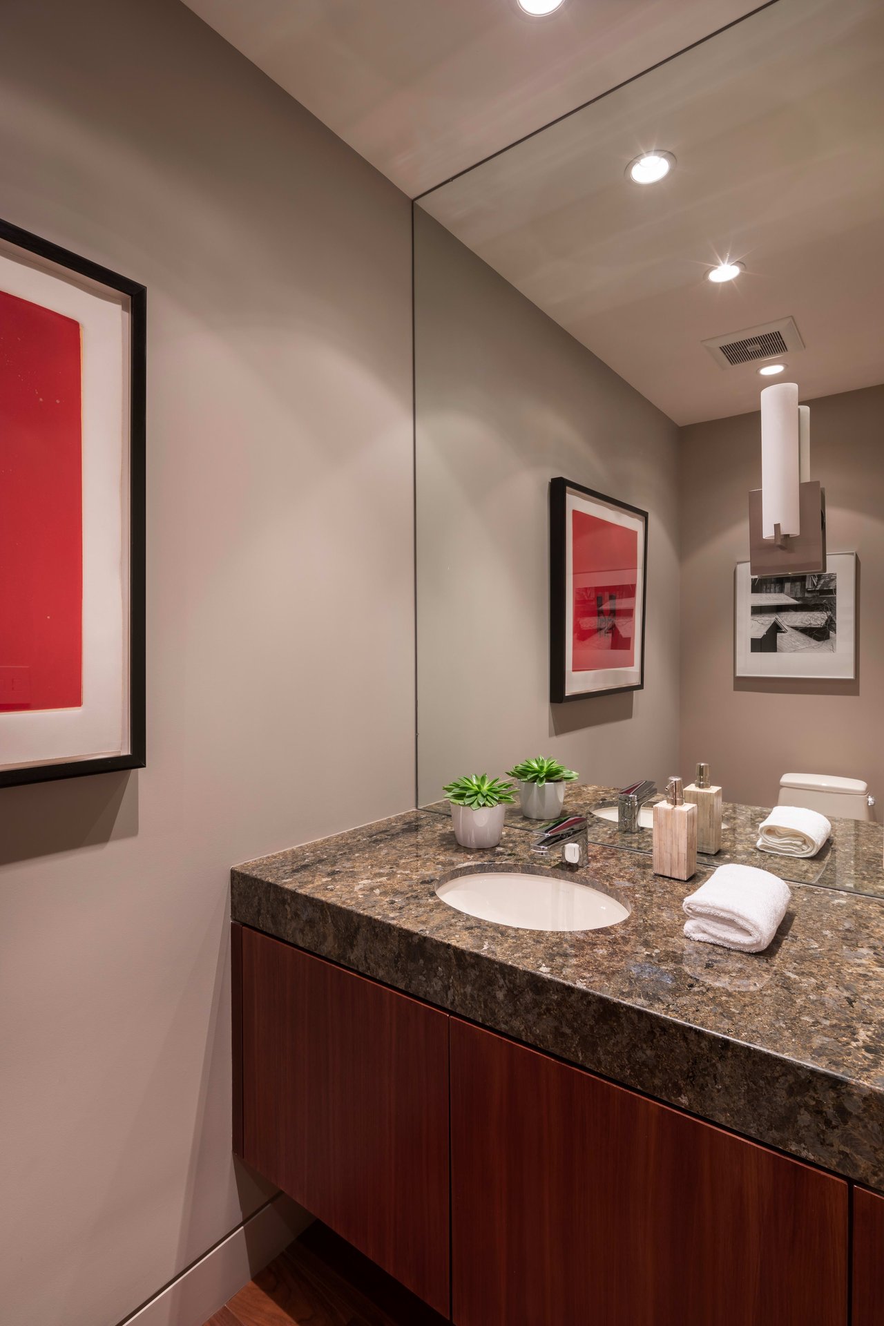 "As New" Contemporary View Apartment