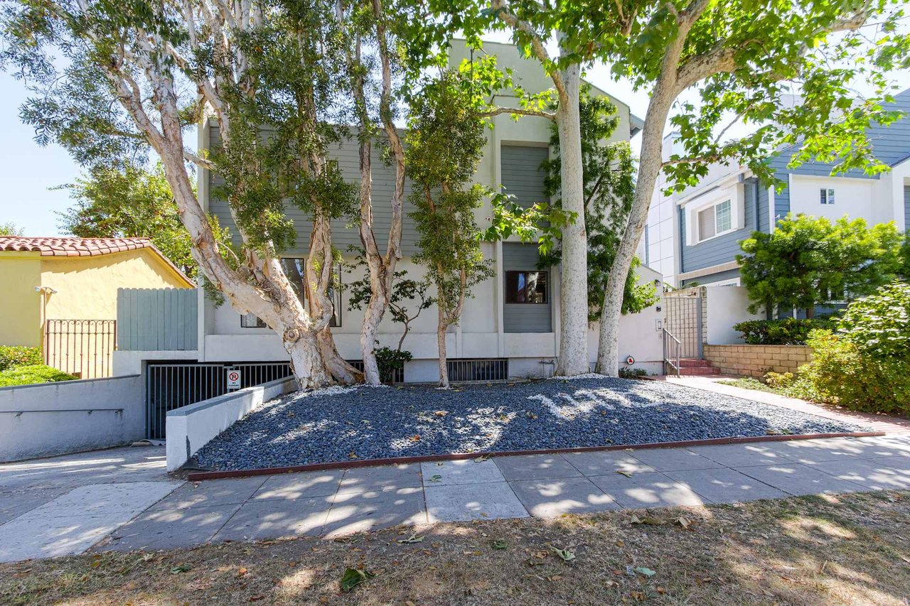 Front Facing Spacious Townhouse
