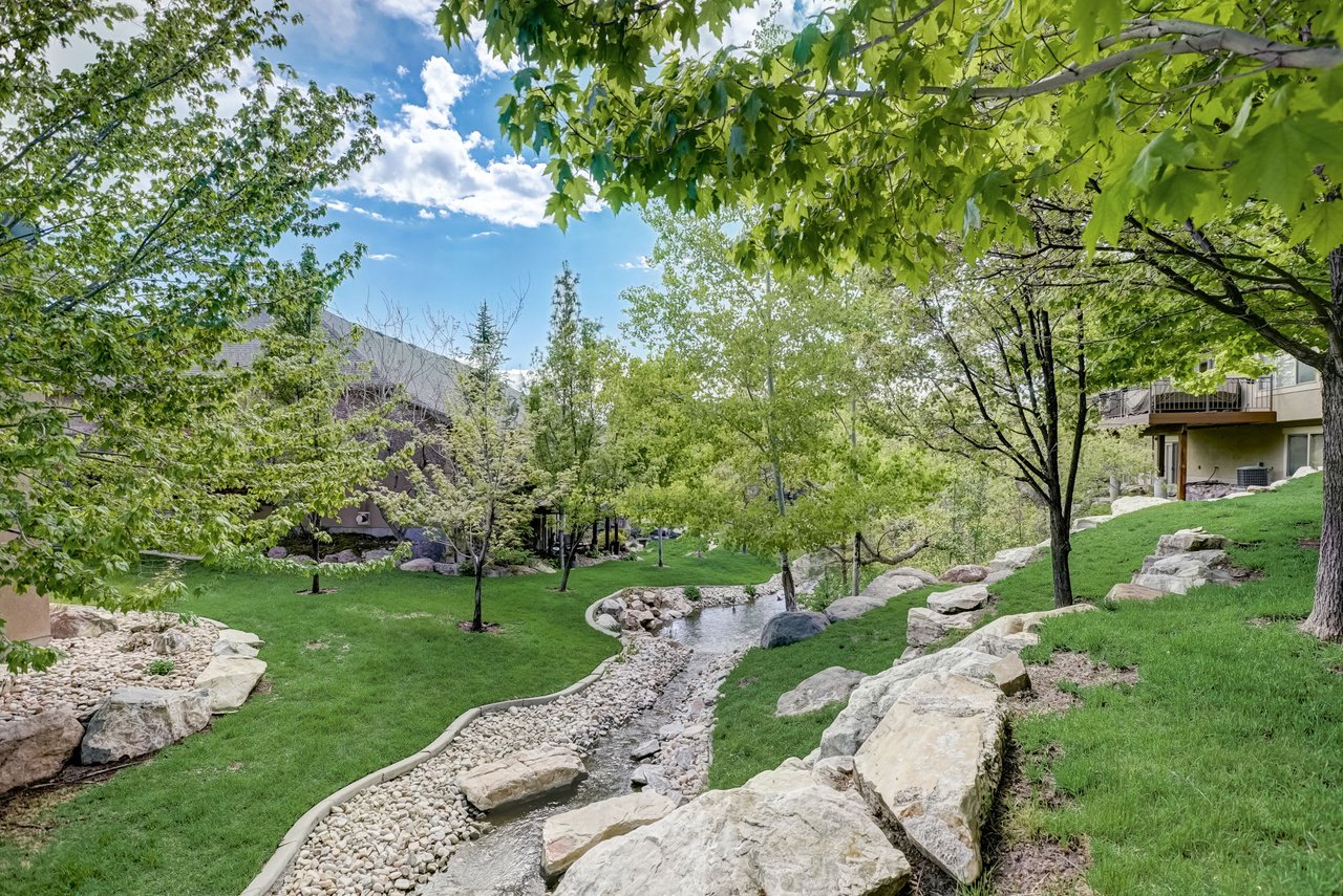 1382 E Meadow Valley Dr