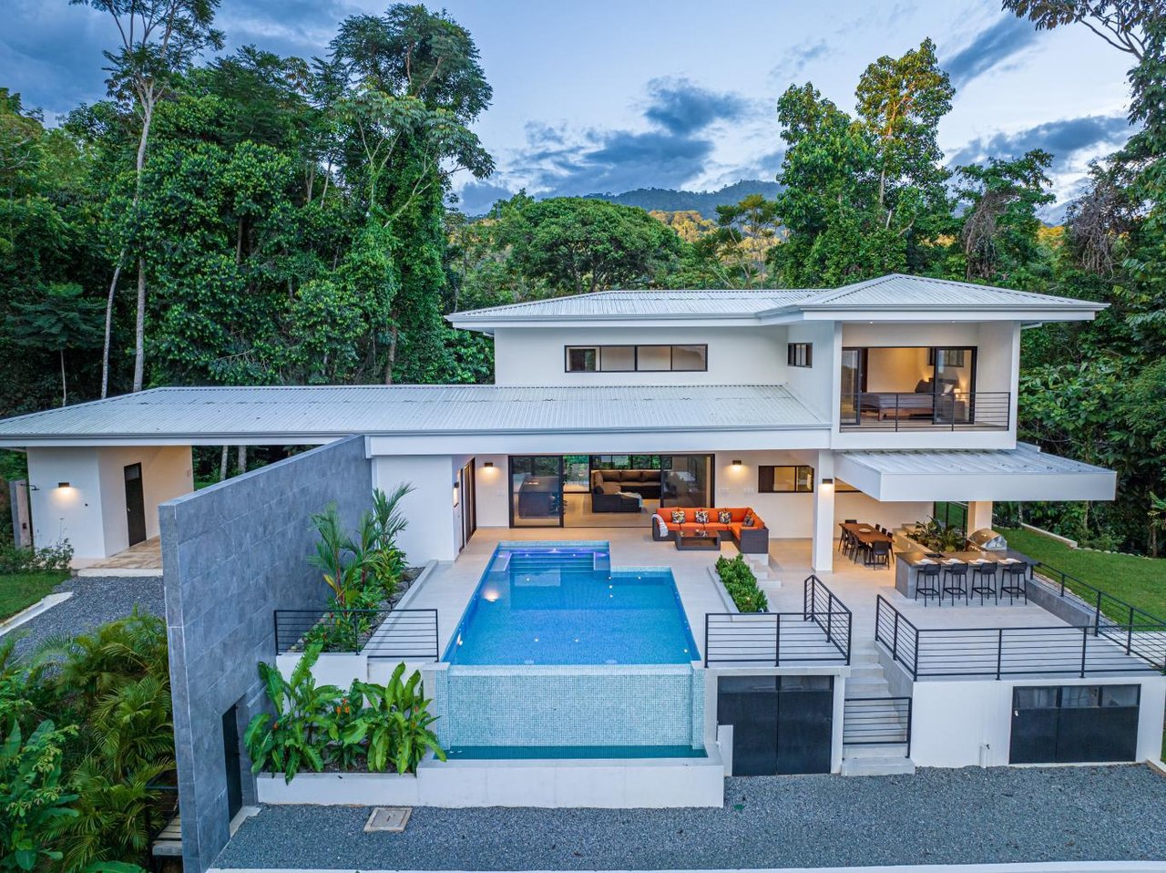 A Gem, Hidden in the Canopy With Ocean and Mountain Views