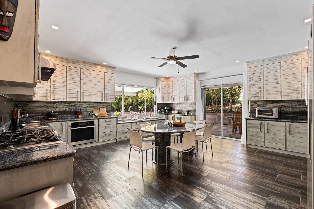 Casa de Palmas | Beautiful gated community just 5 min. to the beach!