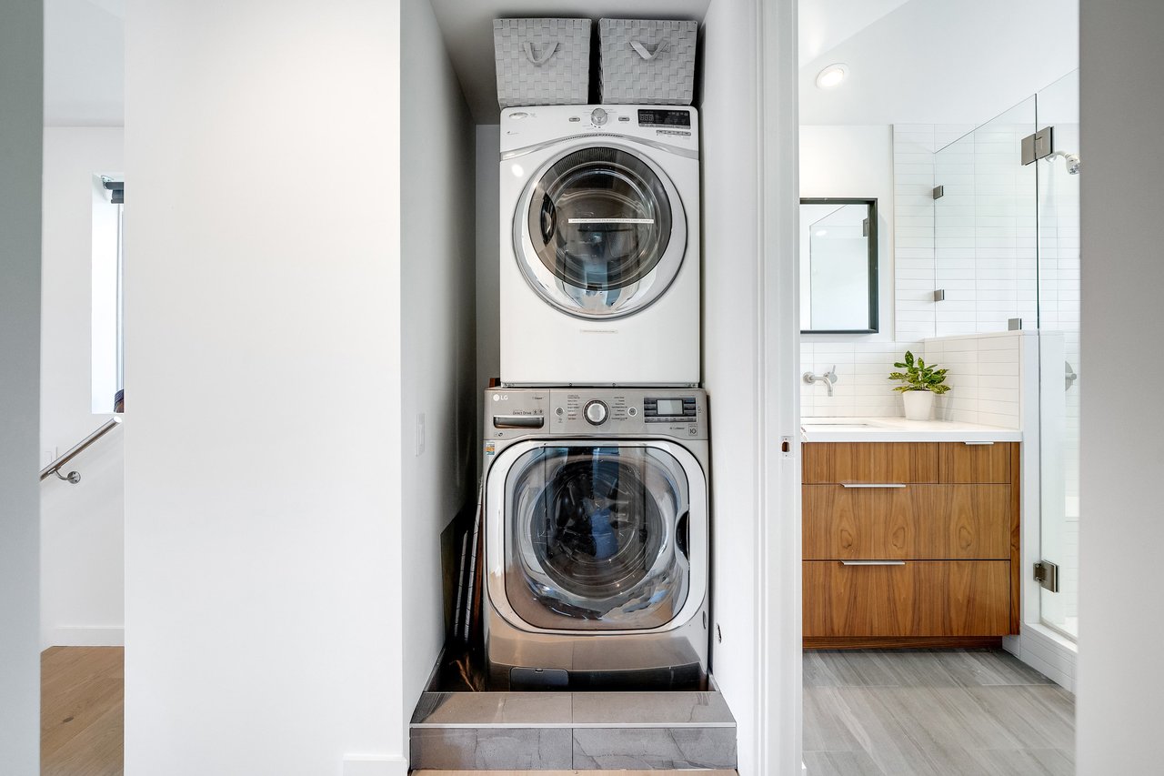 Studio City Modern 1 Bedroom + Office Loft