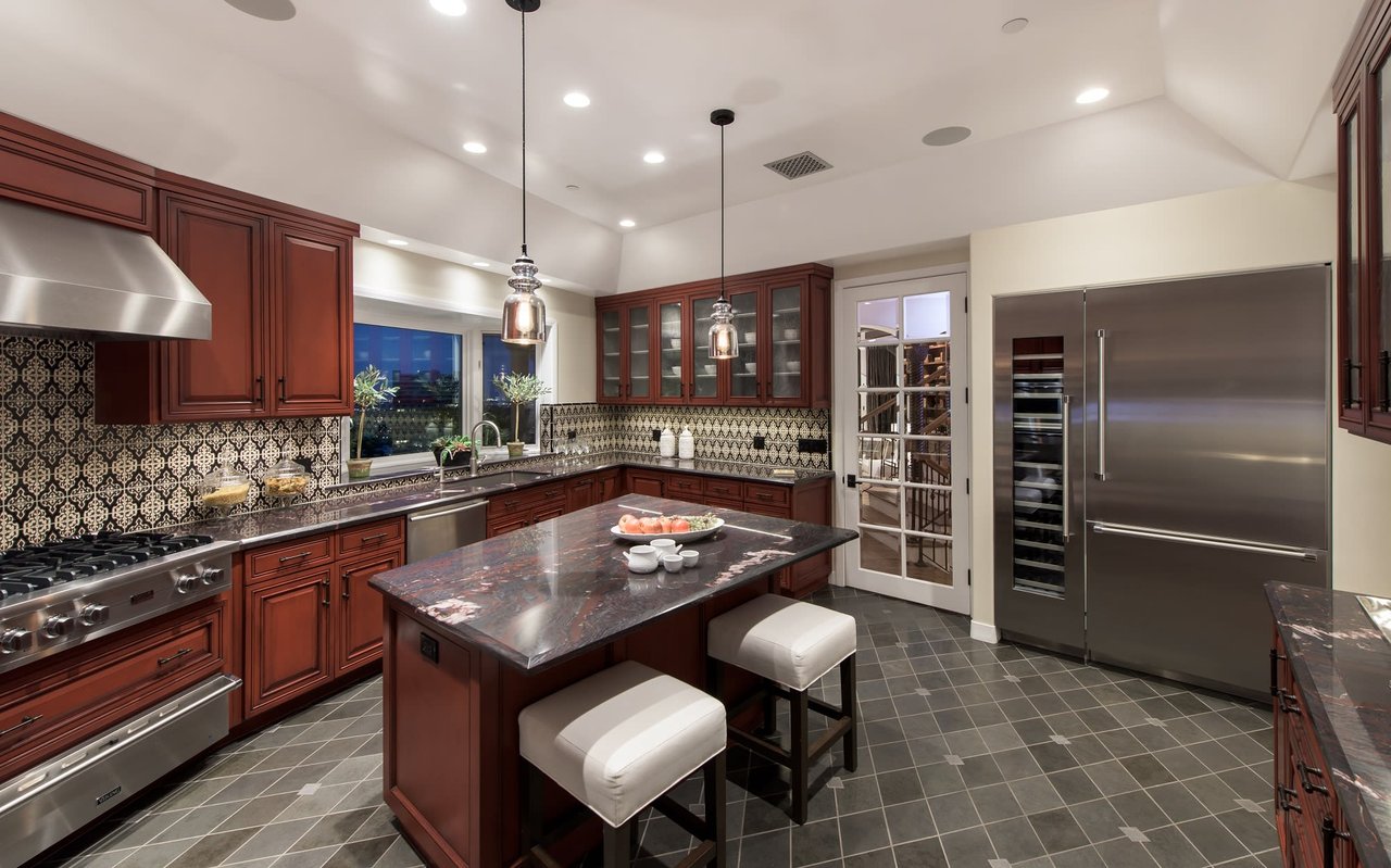 9368 Flicker Way