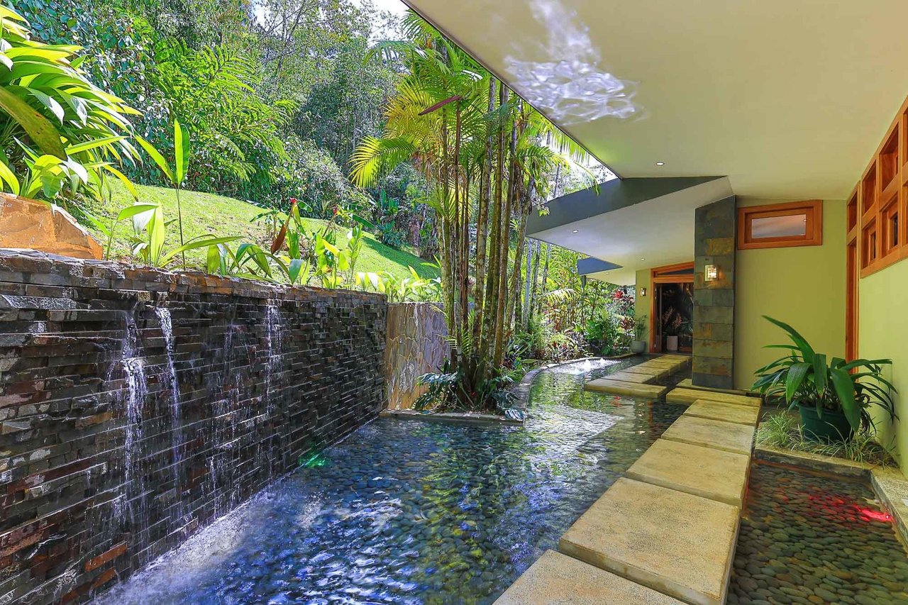 Luxurious Mountain Villa Retreat, Perez Zeledon, San Jose