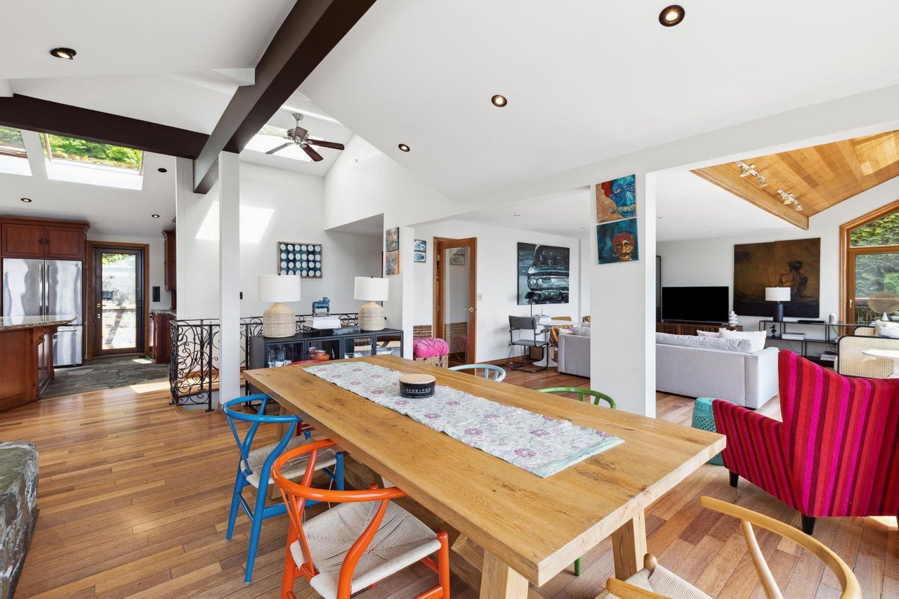 425 Mountain Dr