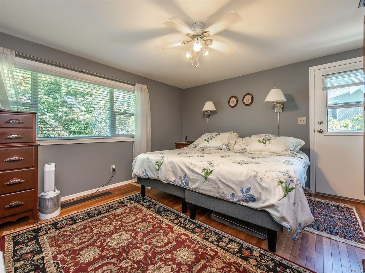 1238 Garry Oak Pl