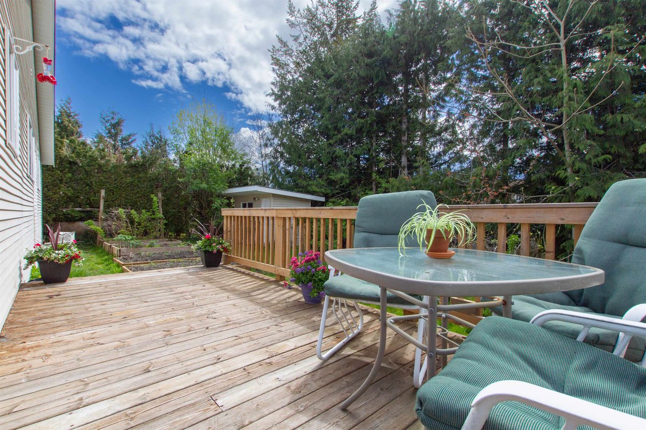 1016 Edgewater Cres