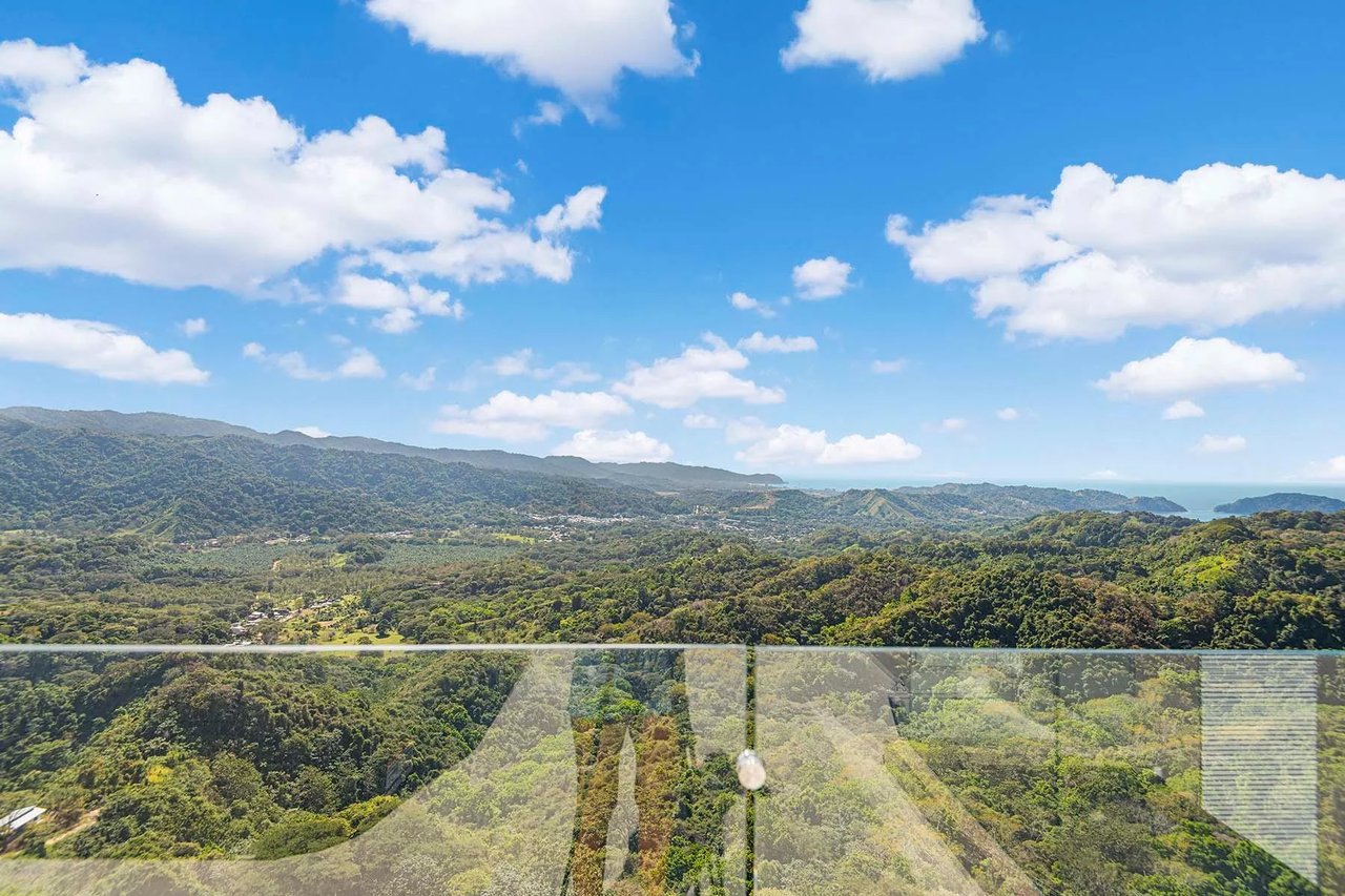 Luxury Oceanview Corner Penthouse, Jaco, Puntarenas