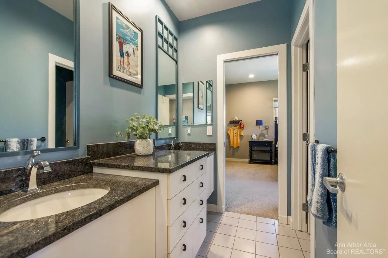2566 Thornapple Drive, Ann Arbor, MI 48103