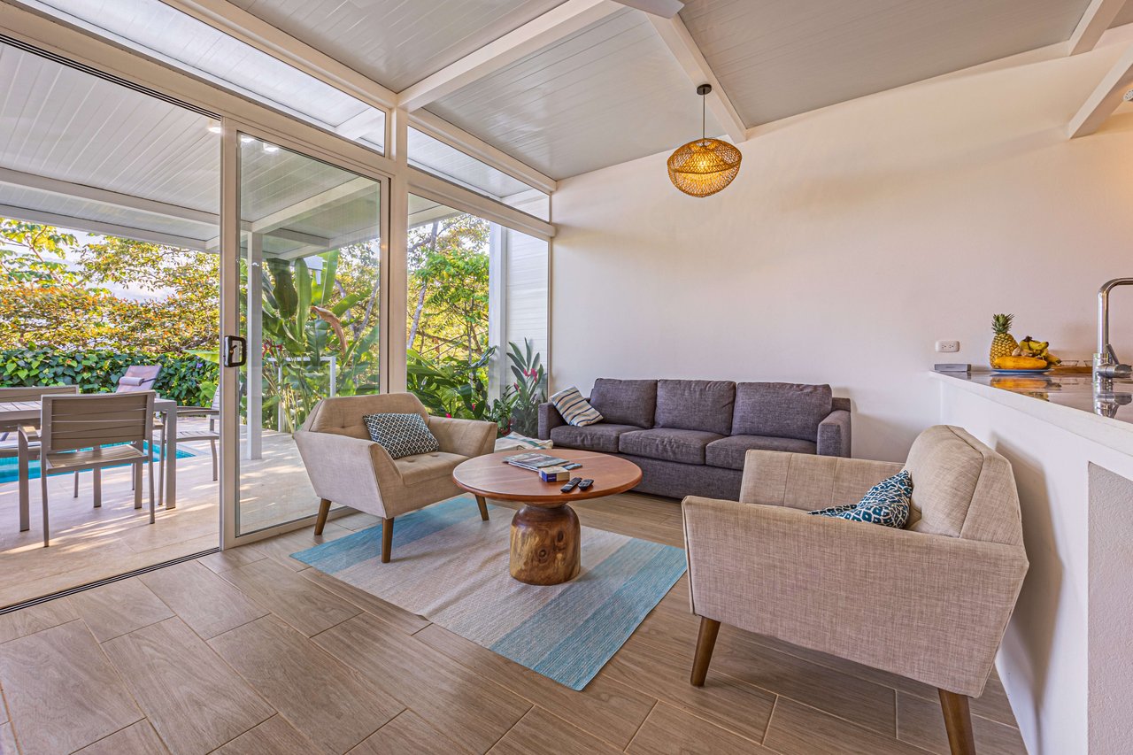 Casa Las Palmeras, Stunning Mountain and Ocean View Home