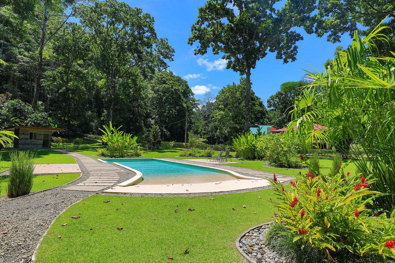 Wheelchair Friendly- 2 Bedroom house in a Quiet Community