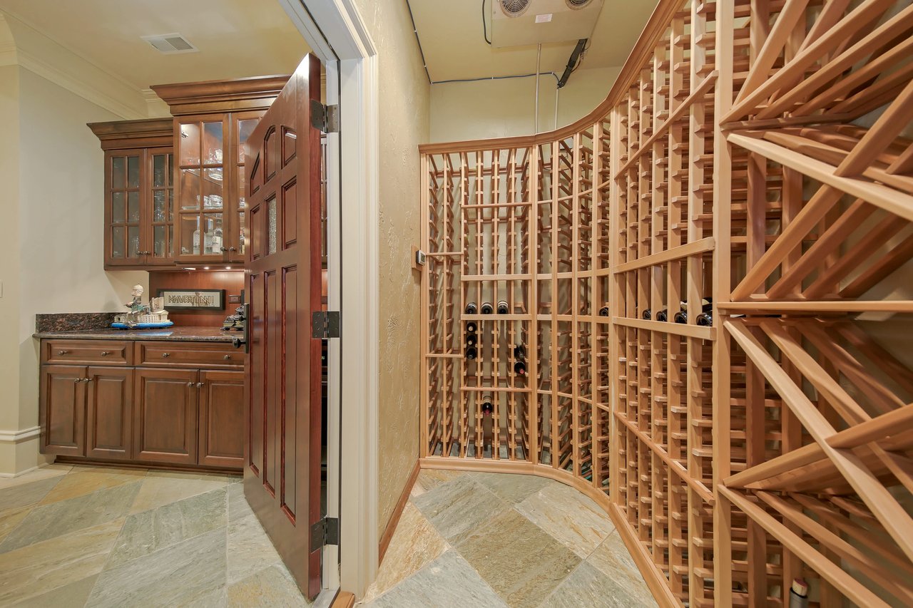 Four Levels of Luxurious Amenities Abound