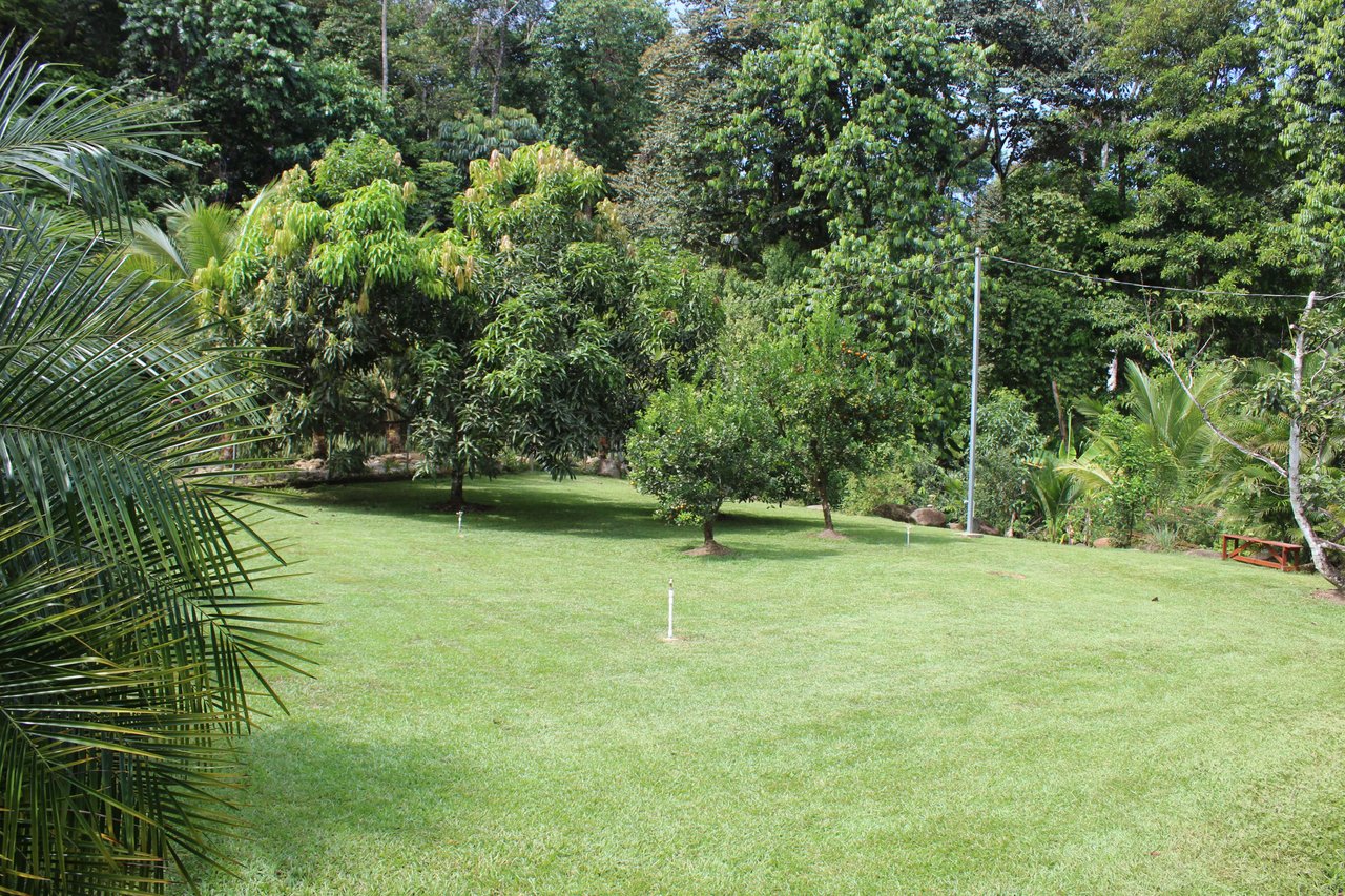 Spacious 2 Bedroom Minutes to the Beach