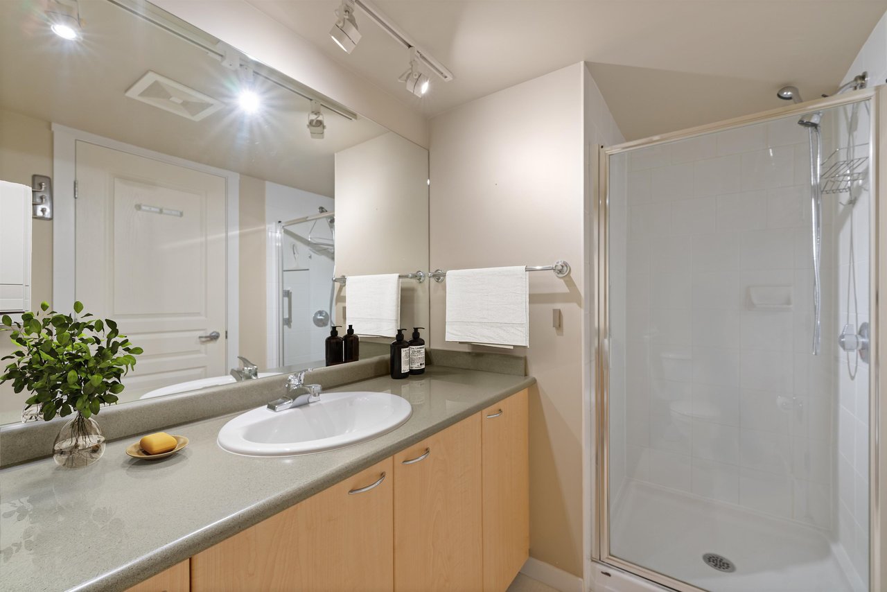 208-2323 Mamquam Rd