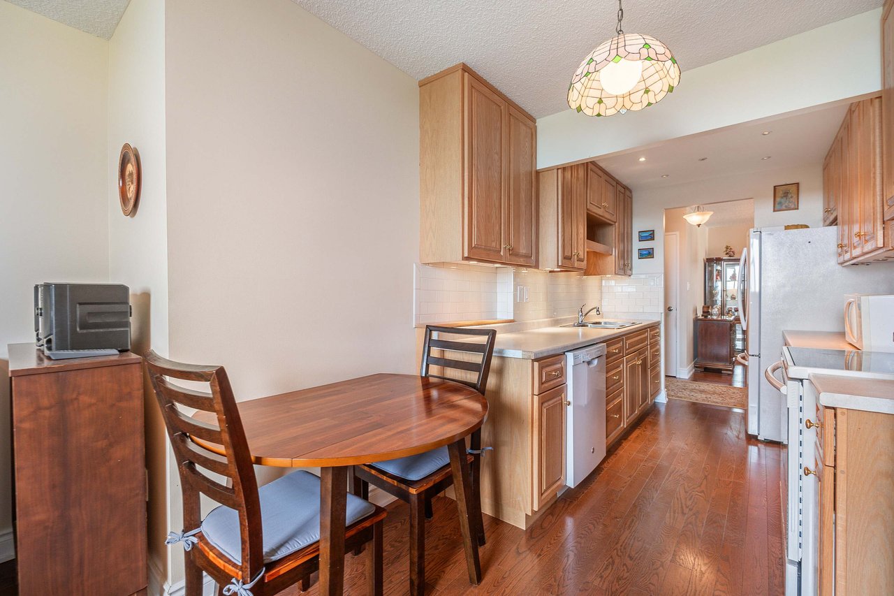 820 Burnhamthorpe Road #702