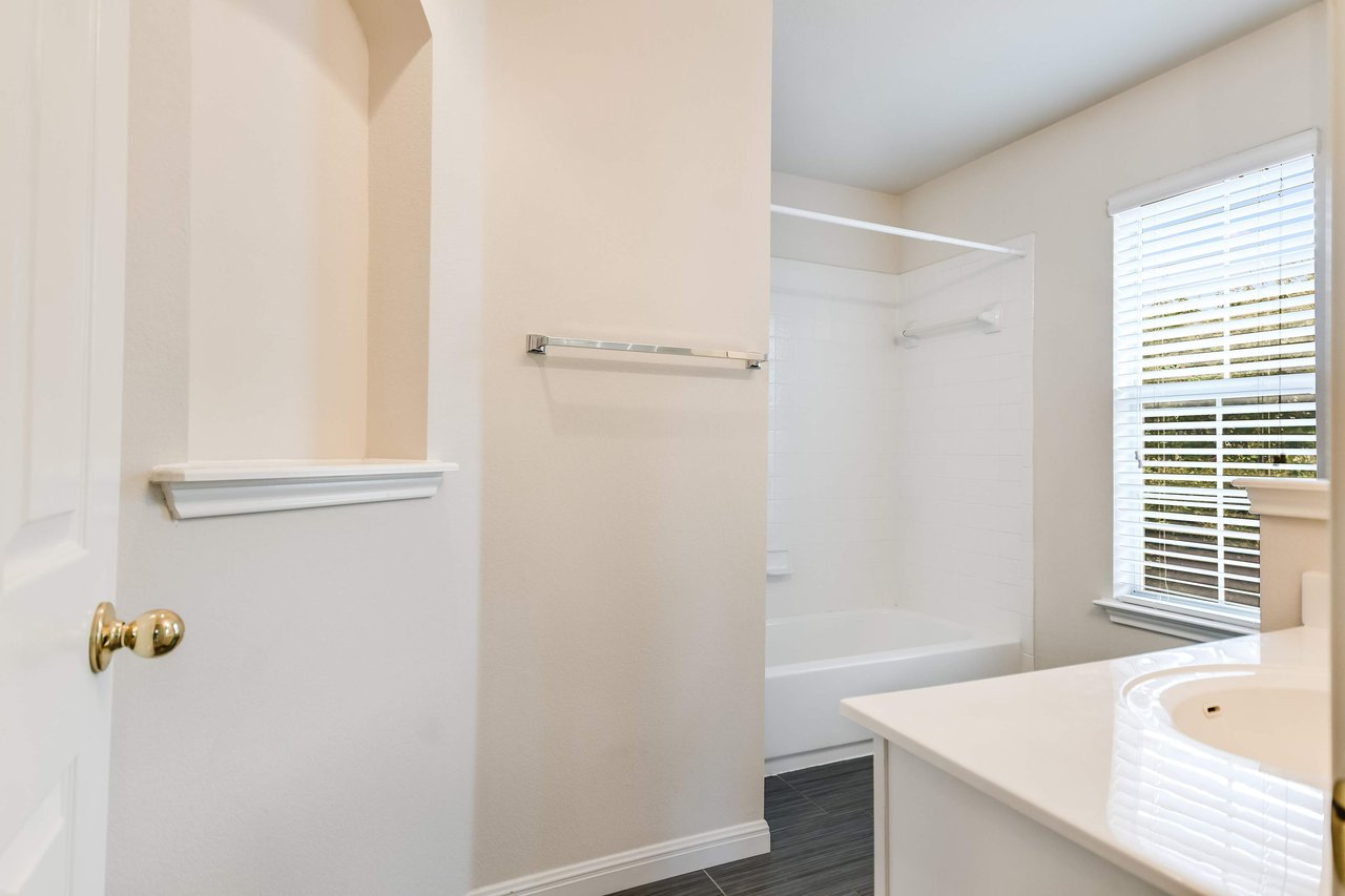 1900 Scofield Ridge Pkwy #701
