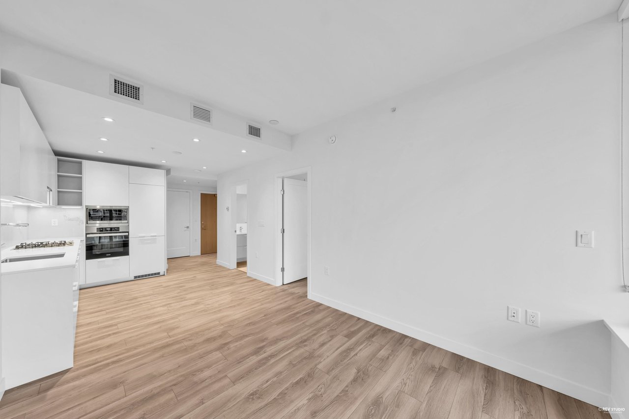 805-6699 Dunblane Ave