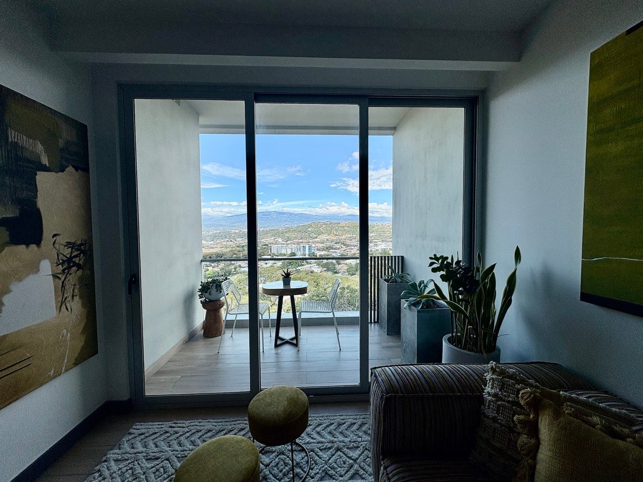 Contemporary Mountain View Condo, Santa Ana, San Jose