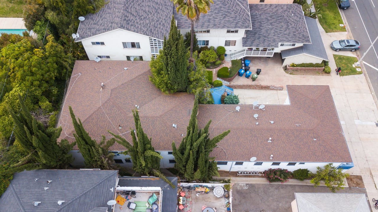 2121 S Beverly Glen