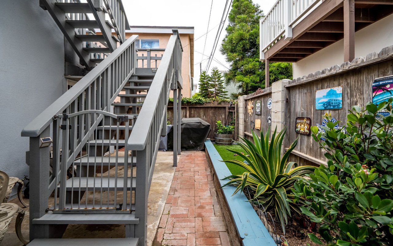 121 Hollywood Avenue