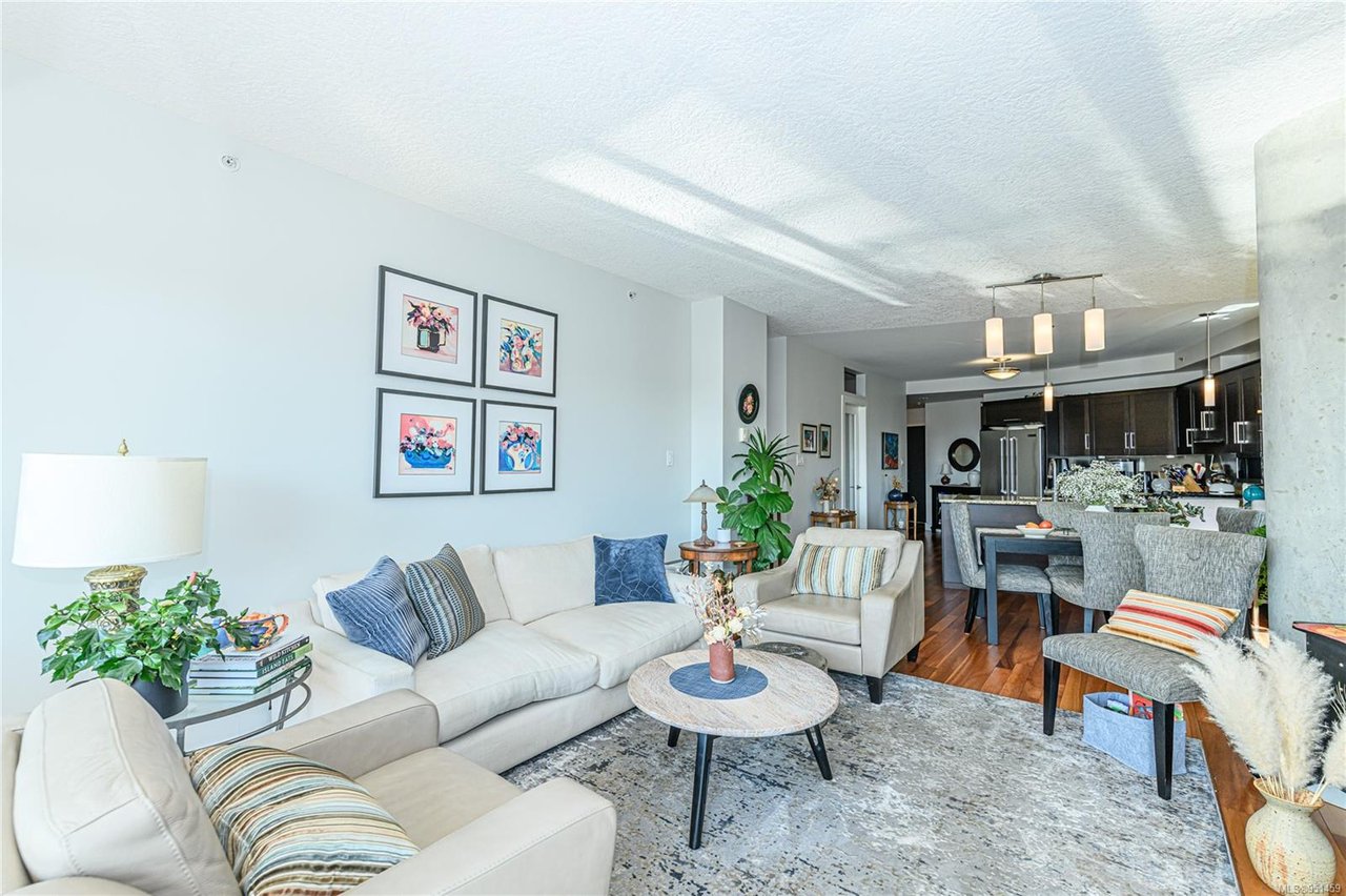 N907-737 Humboldt St