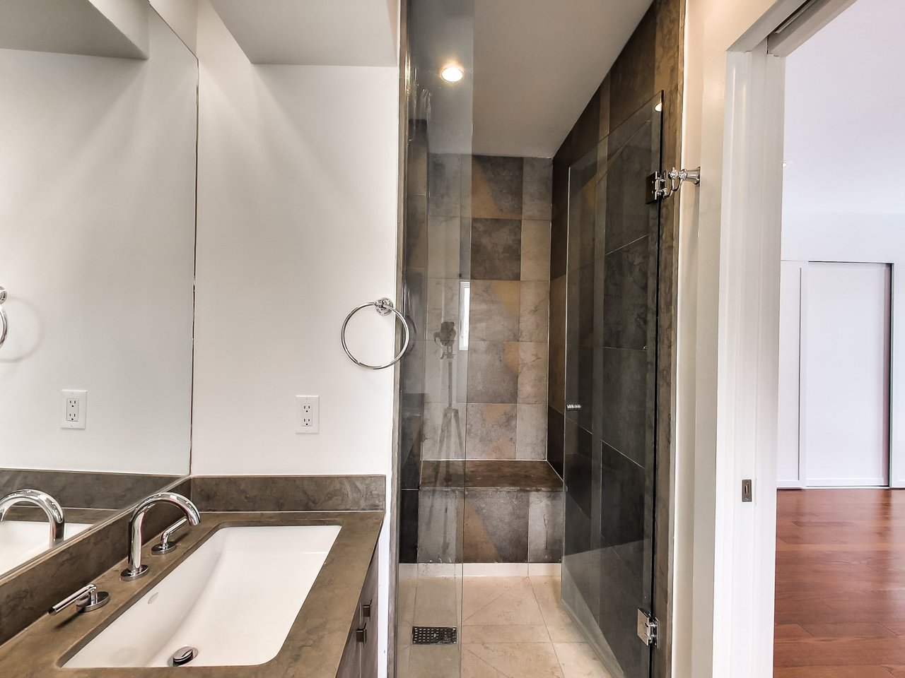 418 Brunswick Ave Upper