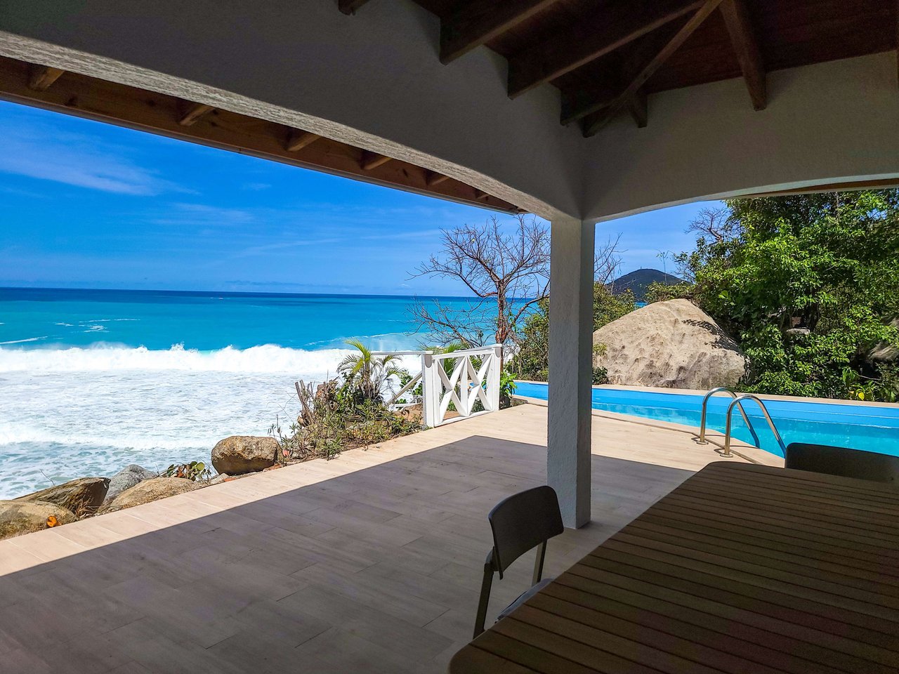 036 Villa 28 Lambert BeachFront