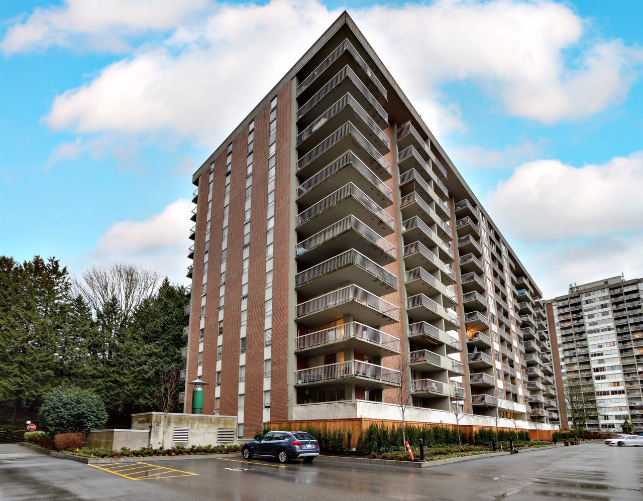 714-2012 Fullerton Ave