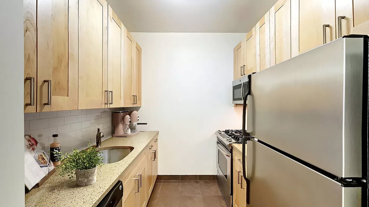 21 W St #10H