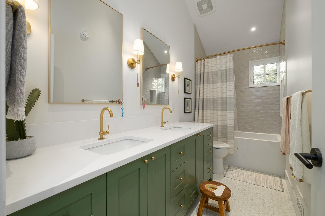 732 Westmoreland Cres