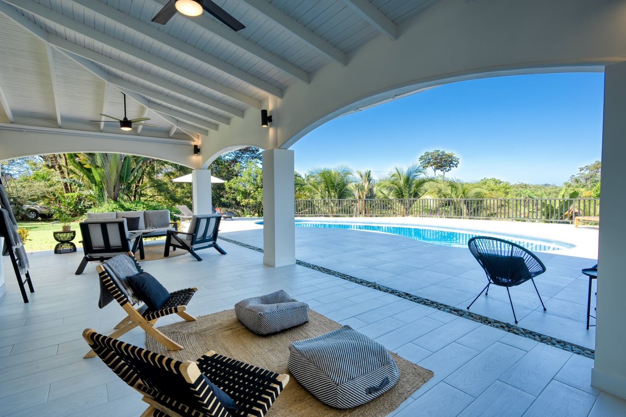 Modern Mountain Pool Home, Ojochal, Puntarenas