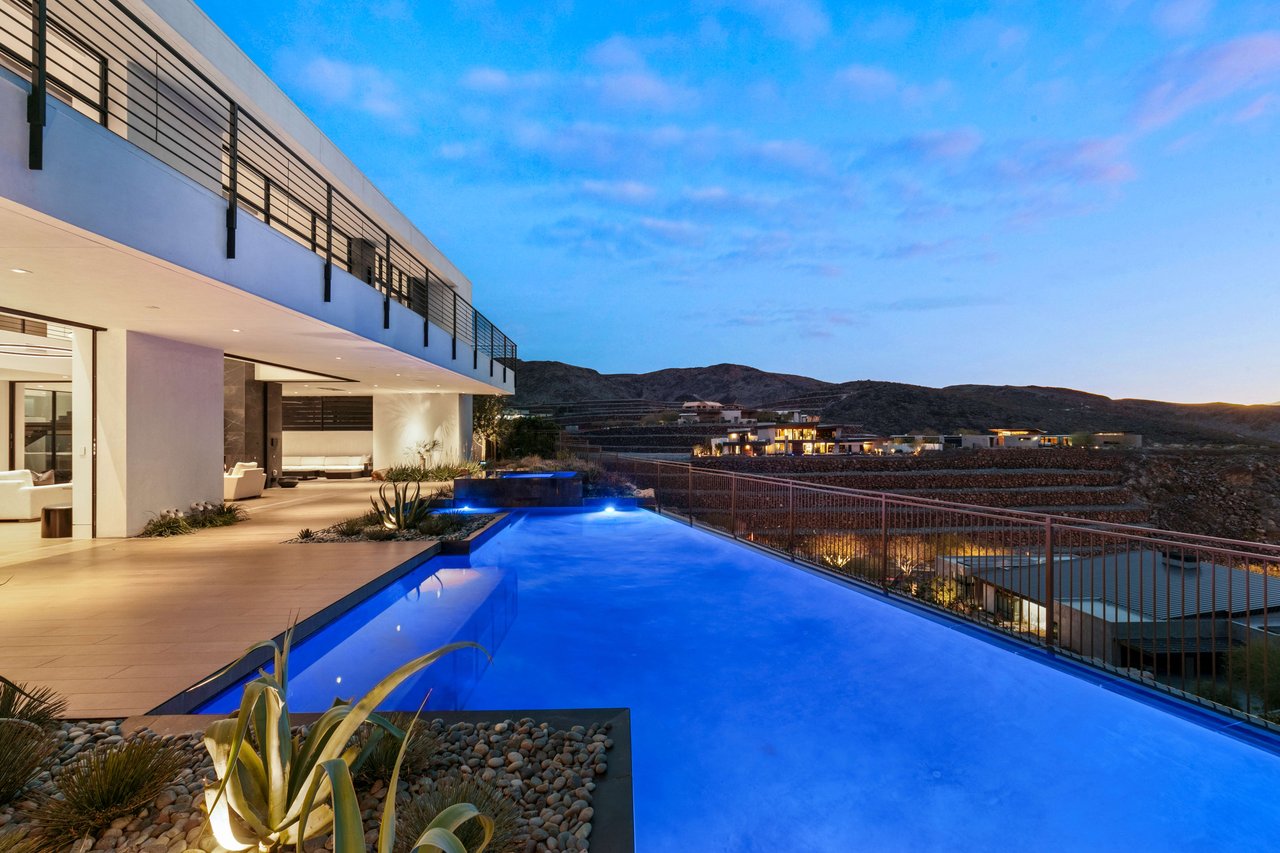 9 Boulderback Drive 
