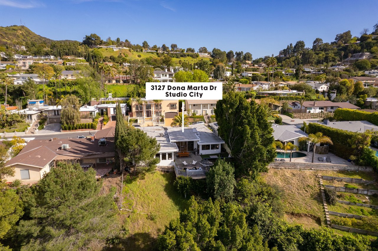 deLIGHTfull Mid Century in the Studio City "Donas"