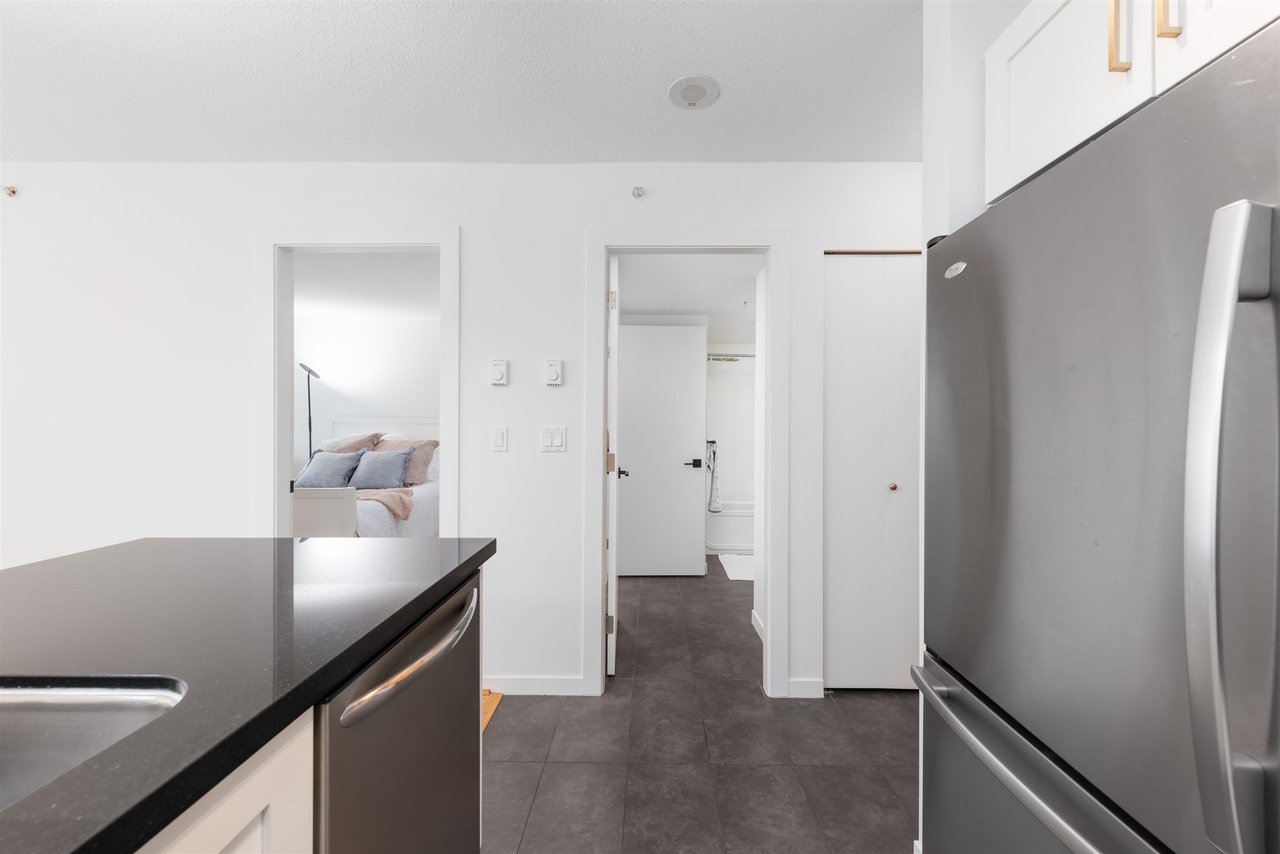 206-2133 Douglas Rd