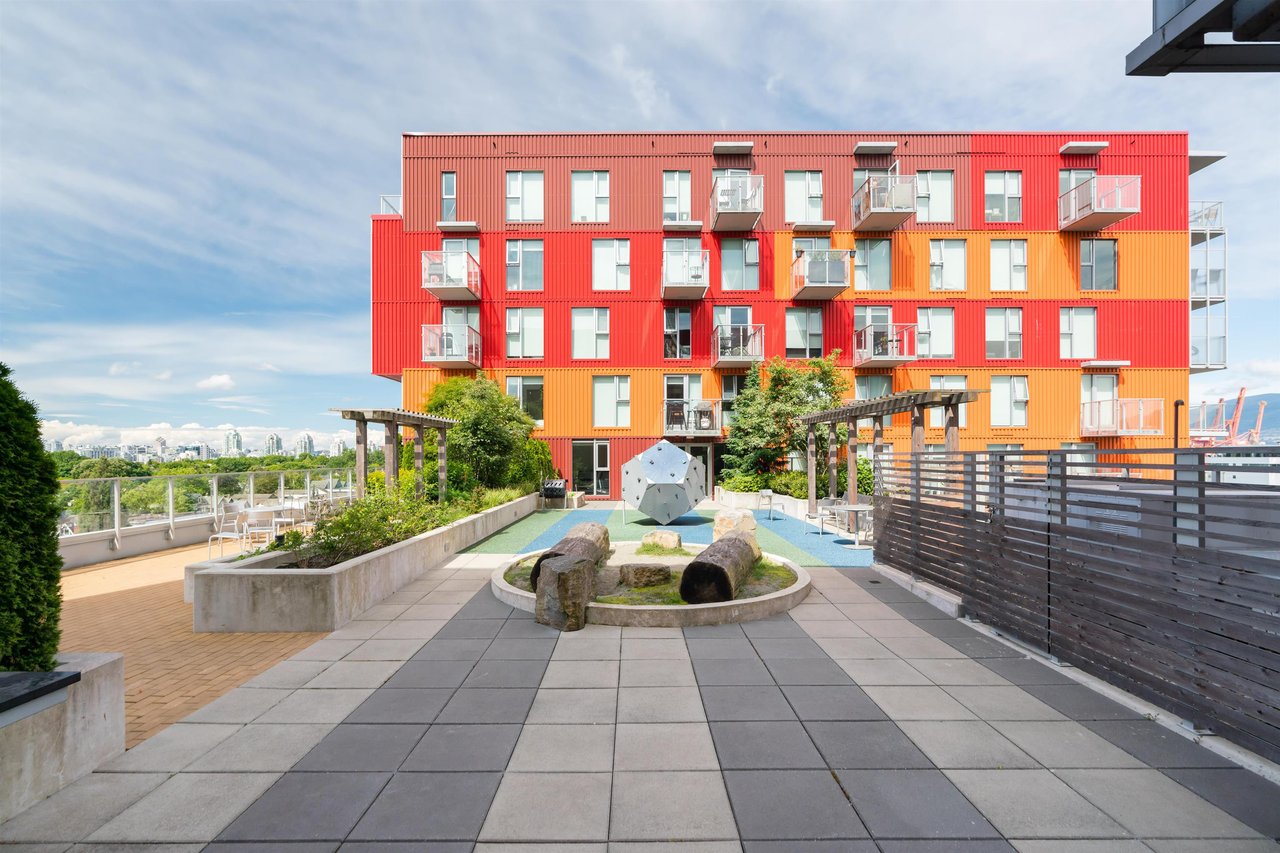 303-933 E Hastings St
