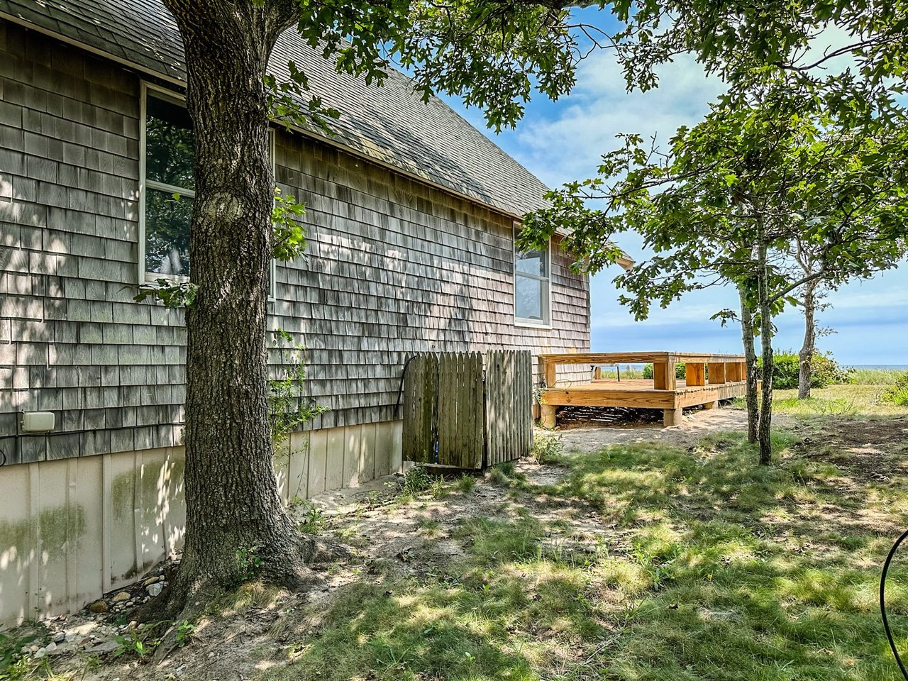 Luxurious East Chop Cottage