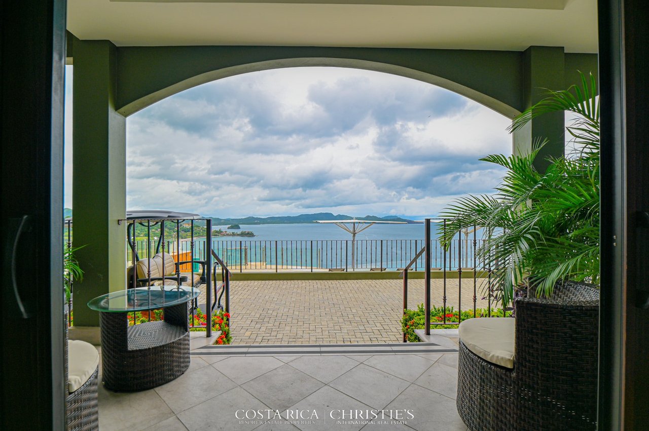 360 - 306 Splendor Condo