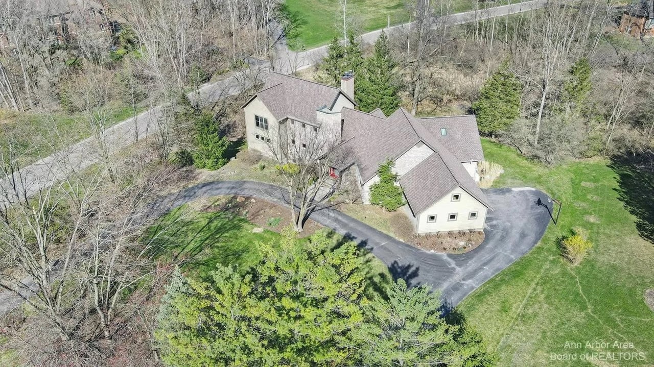 2566 Thornapple Drive, Ann Arbor, MI 48103