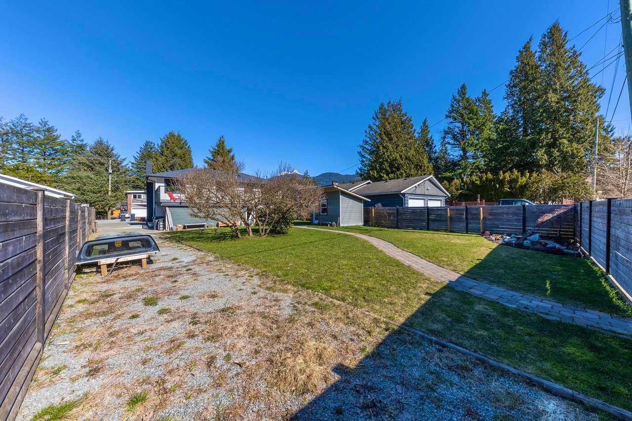 2000 Garibaldi Wy