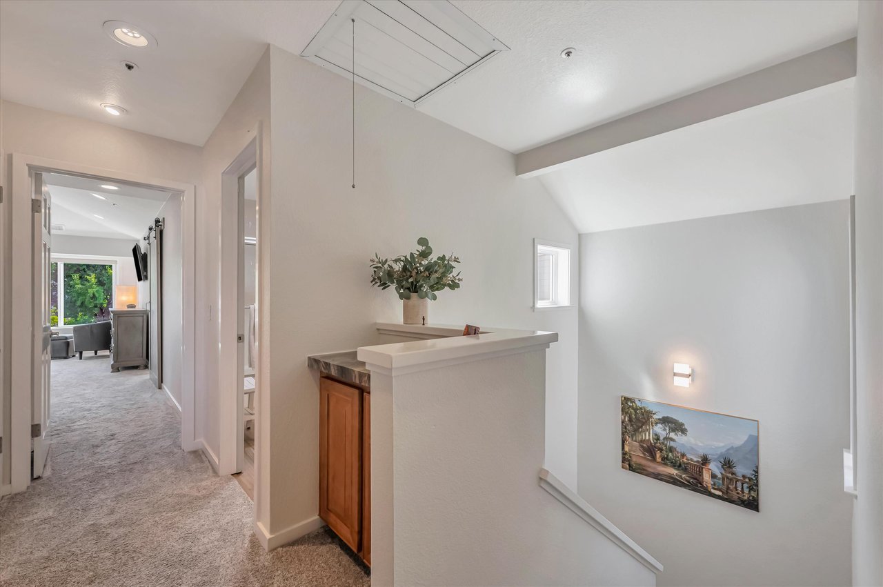 17 Crystal Creek Ct
