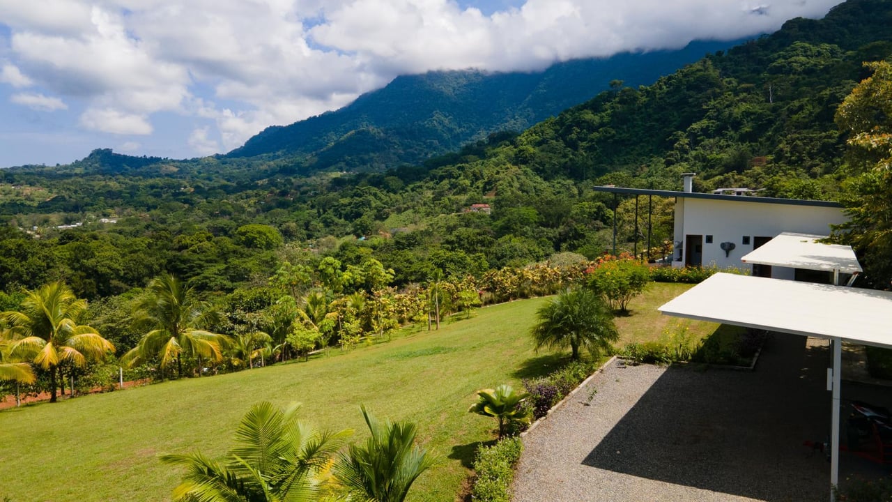 Captivating Estate with Stunning Views in Ojochal