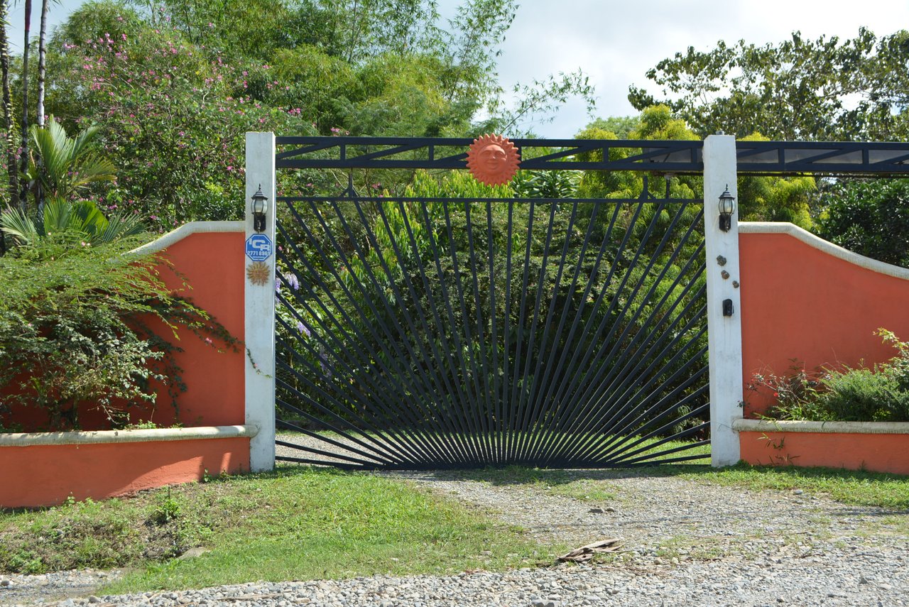 Platanillo 3 Bedroom home with Swimming Pool on 2 Acres