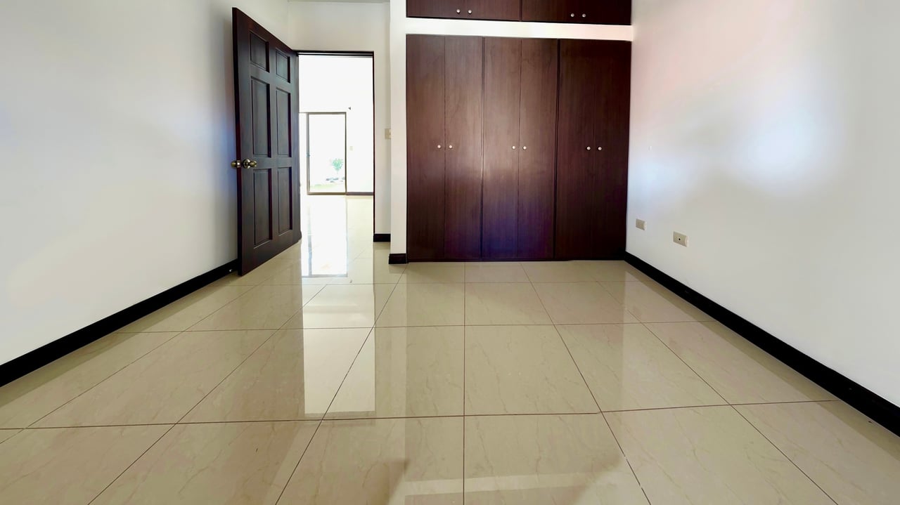 Remodeled Gated Mountain Home, Heredia