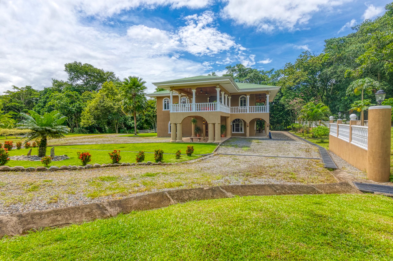 Waterfall Estate with Creek, Dominical, Puntarenas