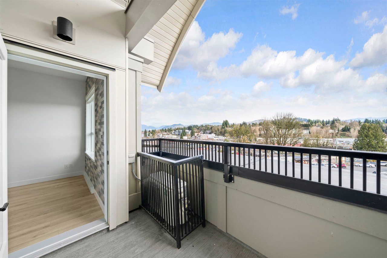503-2493 Montrose Ave