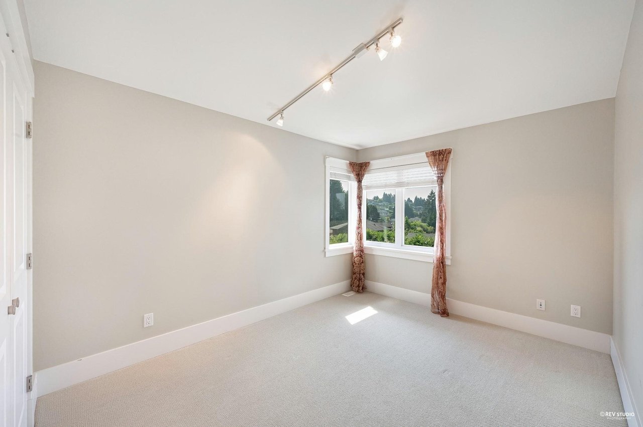1141 Lawson Ave