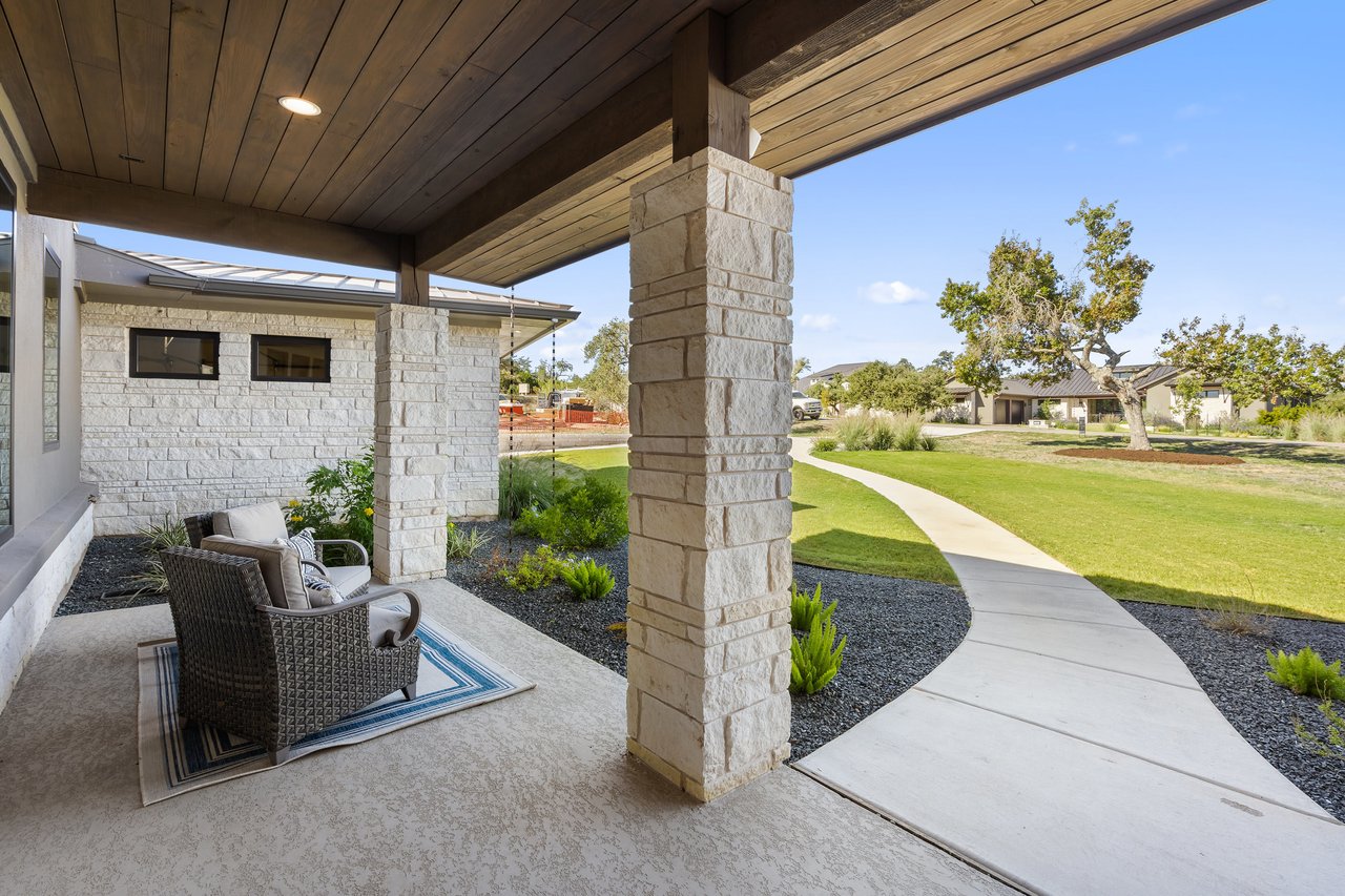 Bee Caves Single Story with Air Conditioned 2nd 2-Car Garage/ADU