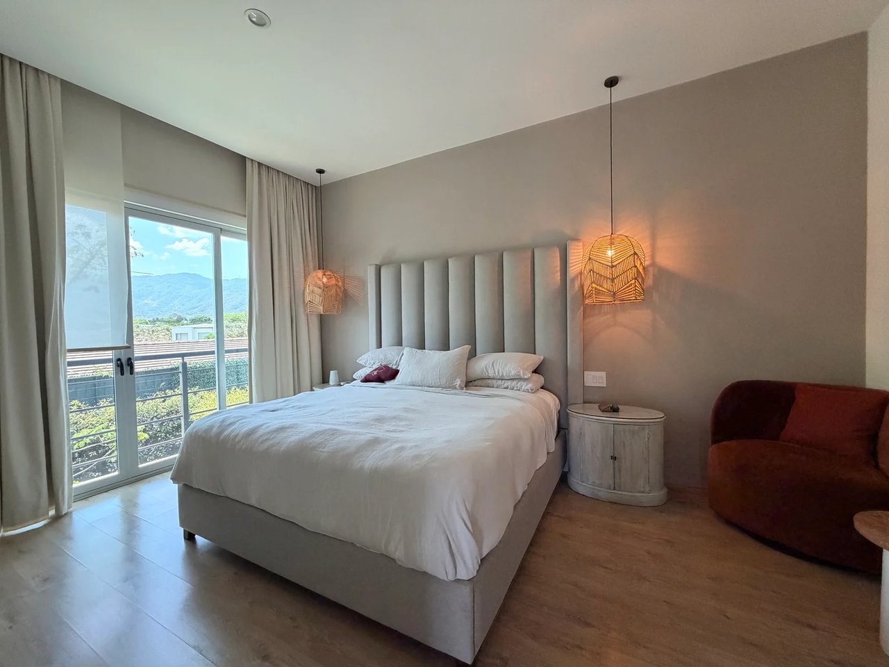 Contemporary Corner Condo, Santa Ana, San Jose