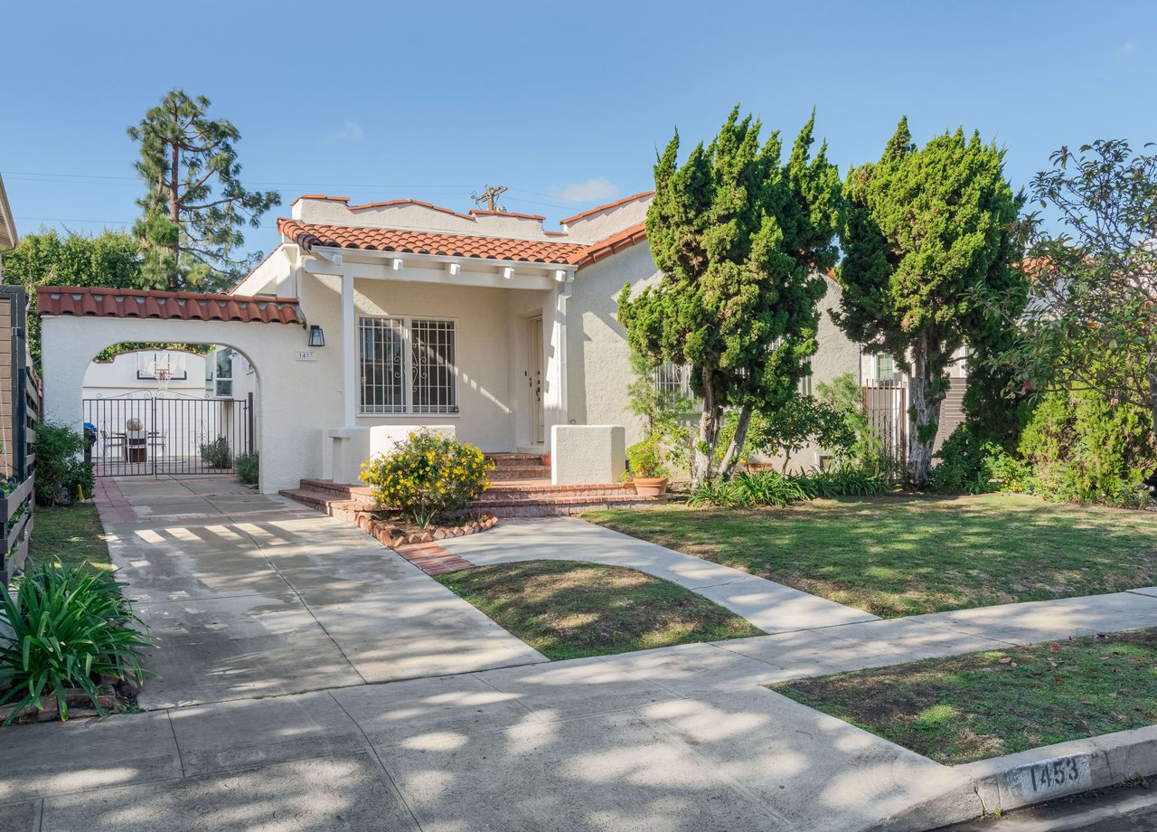 1453 Crest Dr. 